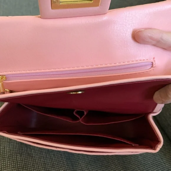 5 like new purses, sold separately or as a group. - Picture 7 of 10